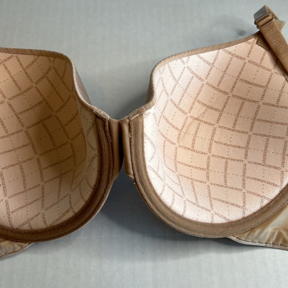 3/$25 Victoria Secret Uplift Semi Demi Underwire Lightly Padded Bra. Size 32DD - Picture 7 of 7